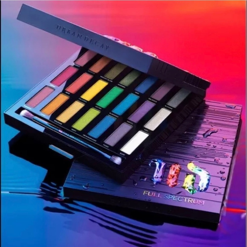Urban Decay Full Spectrum Eyeshadow Palette +Brush